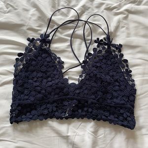 Free people bralette. Never worn. Navy. Medium.